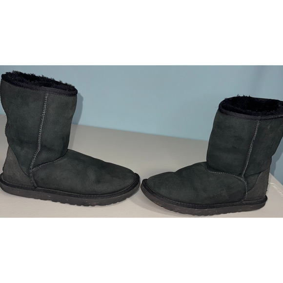 UGG Australia Womens 8 Boot Classic Short Outdoor Winter Warm Cool Weather Cozy - Picture 6 of 8
